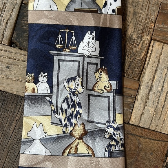 Fratello Men’s “Cats and Dogs in Court” Necktie - Picture 5 of 5